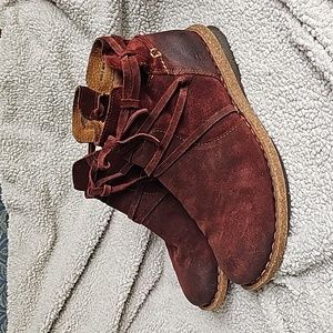 Born Leather Zippered Bootie